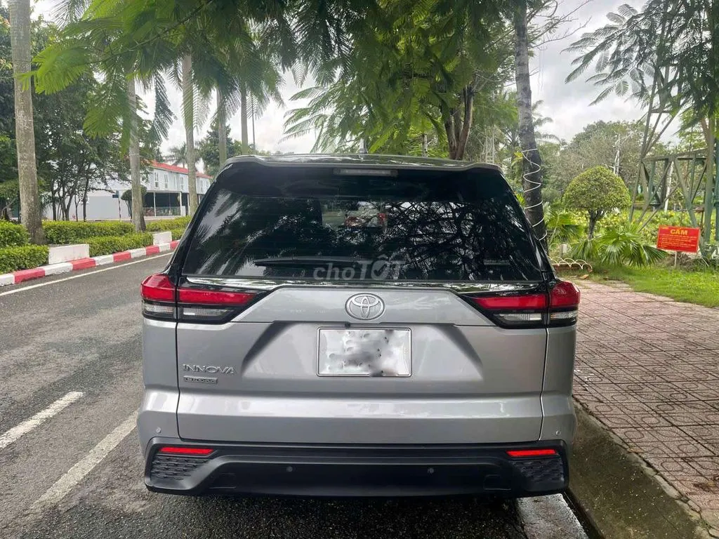 Toyota Innova Cross 2024 photo 3