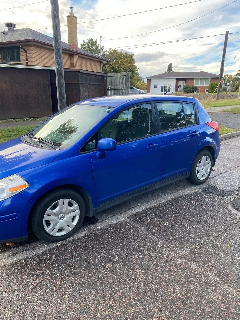Nissan Versa 2011 photo 2