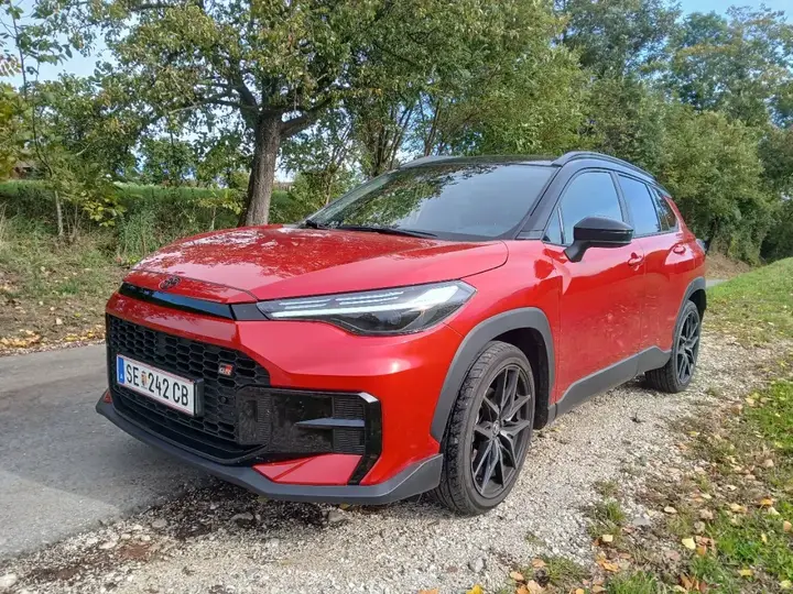 Toyota Corolla Cross 2026 photo 2