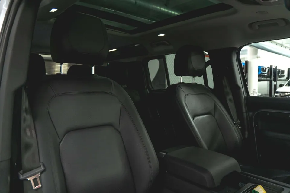 Land Rover Defender 2024 photo 3