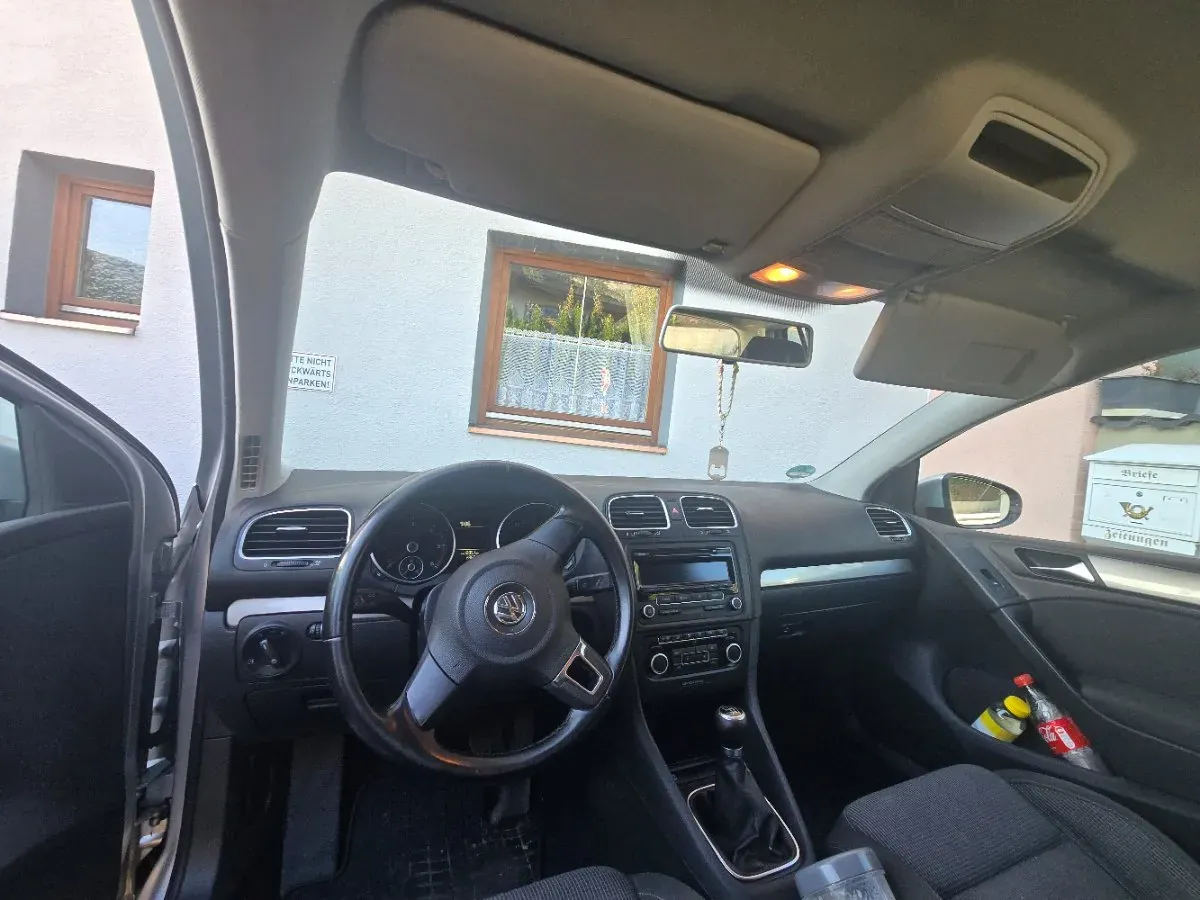 Volkswagen Golf 2011 photo 2