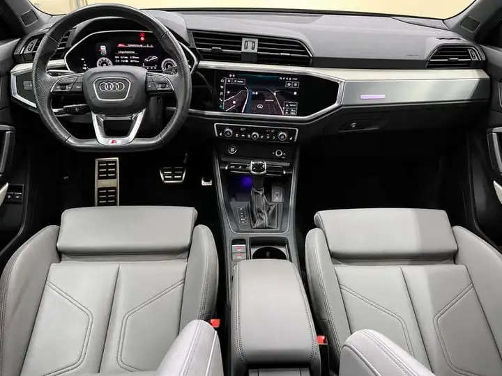 Audi Q3 2022 photo 2