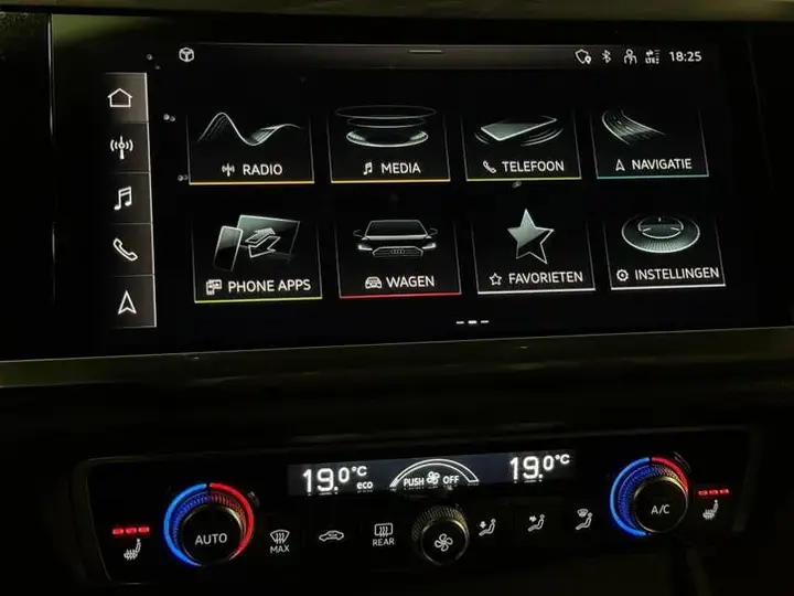 Audi Q3 2022 photo 3