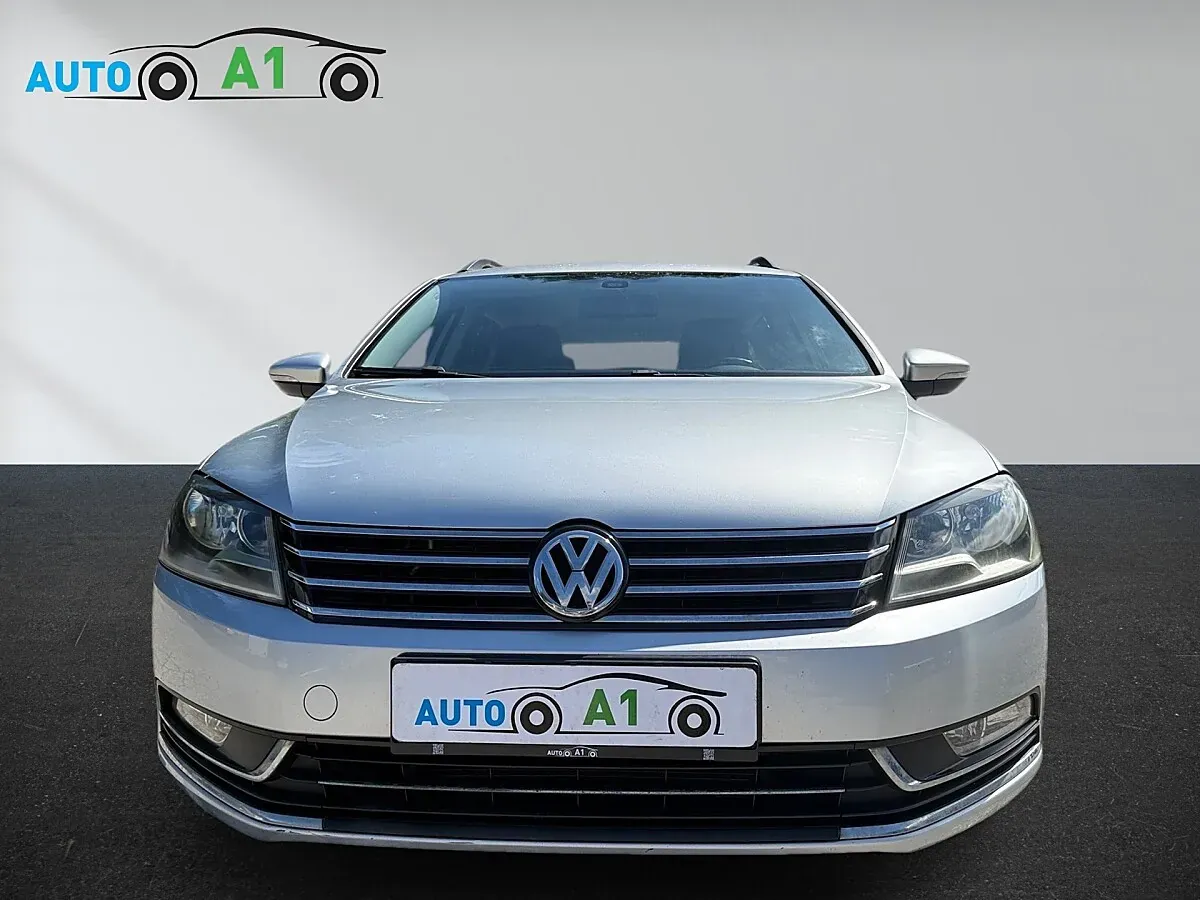 Volkswagen Passat 2011 photo 2