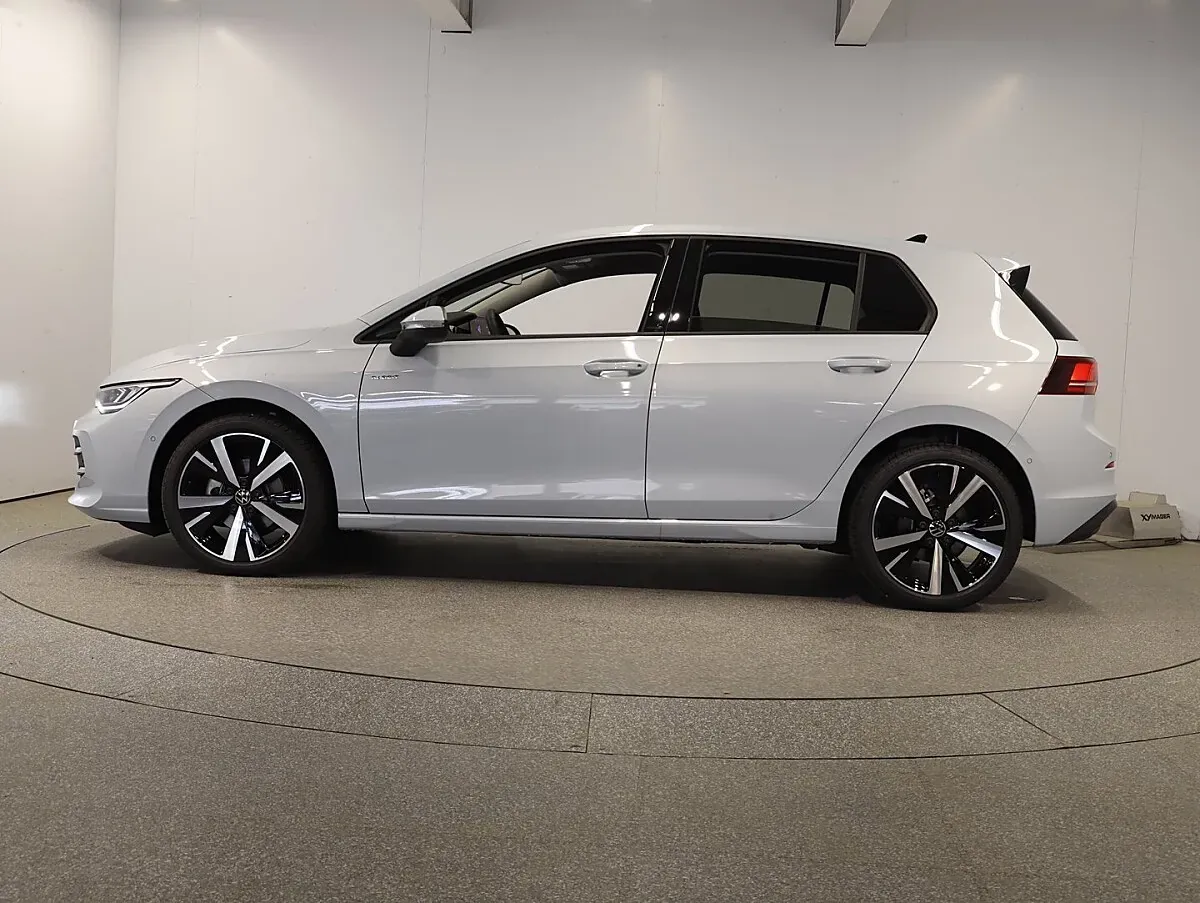Volkswagen Golf 2026 photo 2
