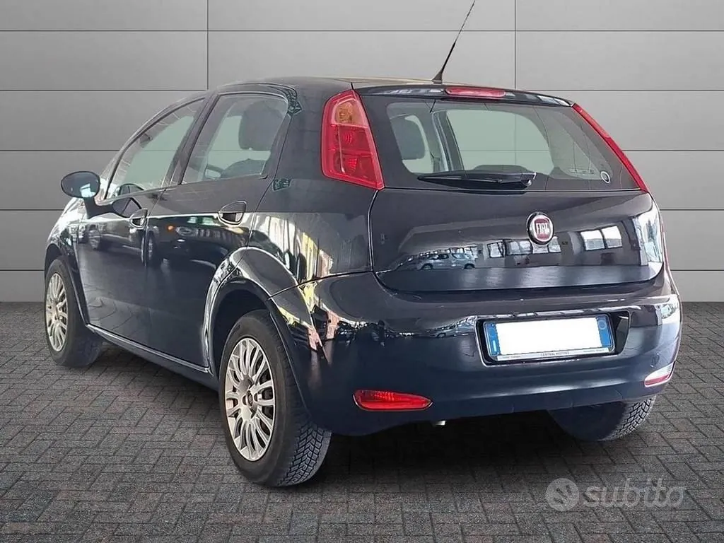 Fiat Punto 2015 photo 2