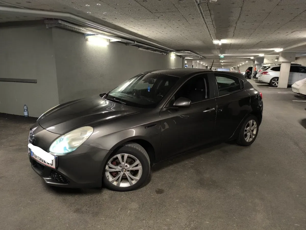 Alfa Romeo Giulietta 2011 photo 2