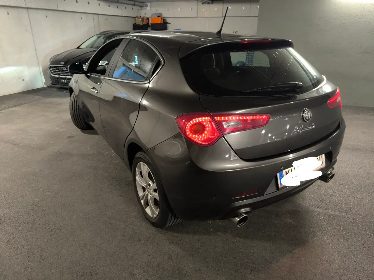 Alfa Romeo Giulietta 2011 photo 3