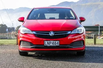 Holden Astra 2018 photo 3