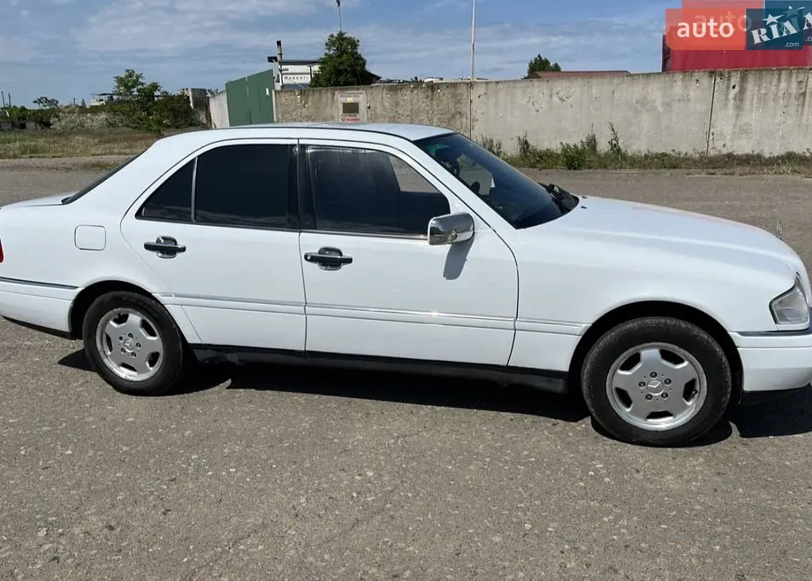 Mercedes-Benz C-Class 1995 photo 2