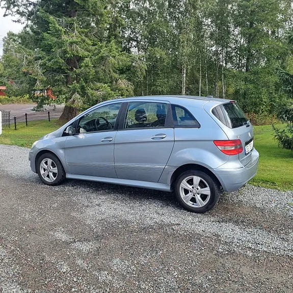 Mercedes-Benz B170 2009 photo 2