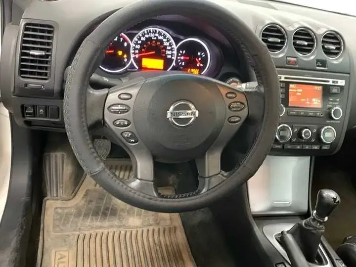 Nissan Altima 2011 photo 4