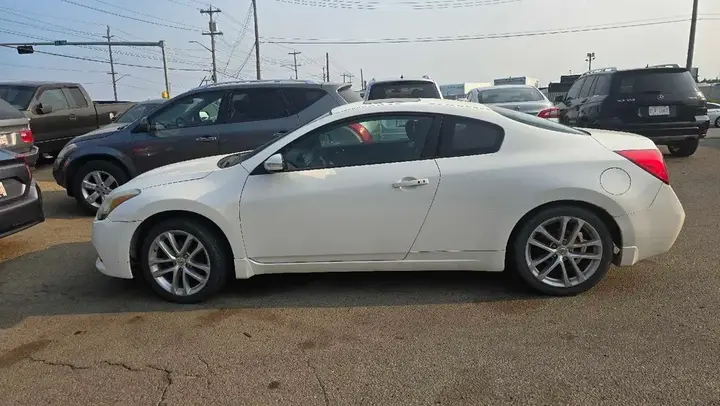 Nissan Altima 2011 photo 2