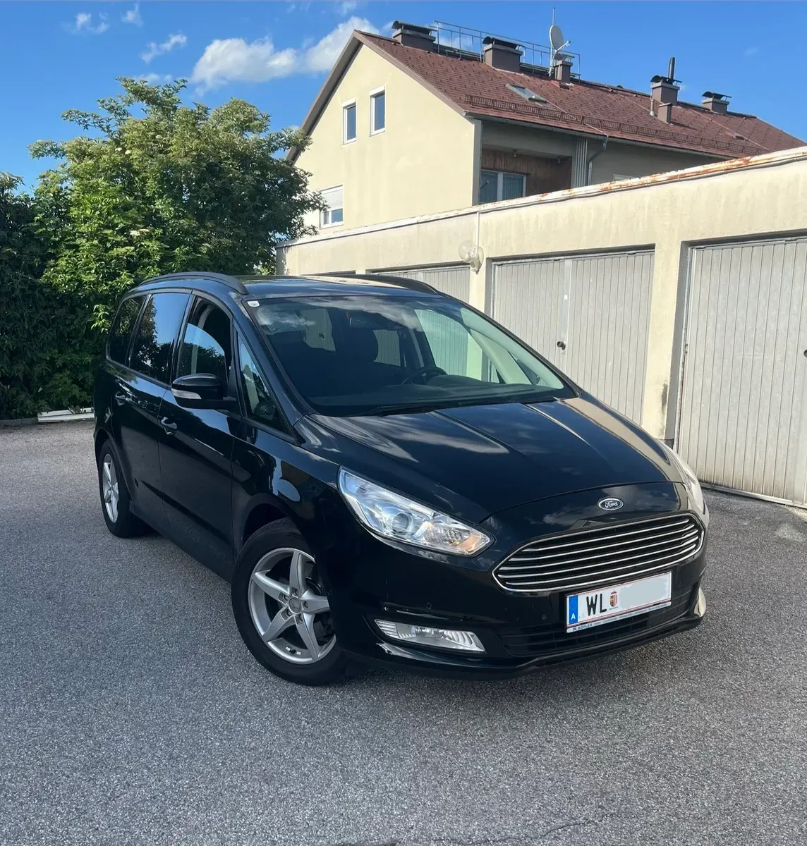 Ford Galaxy 2017 photo 2
