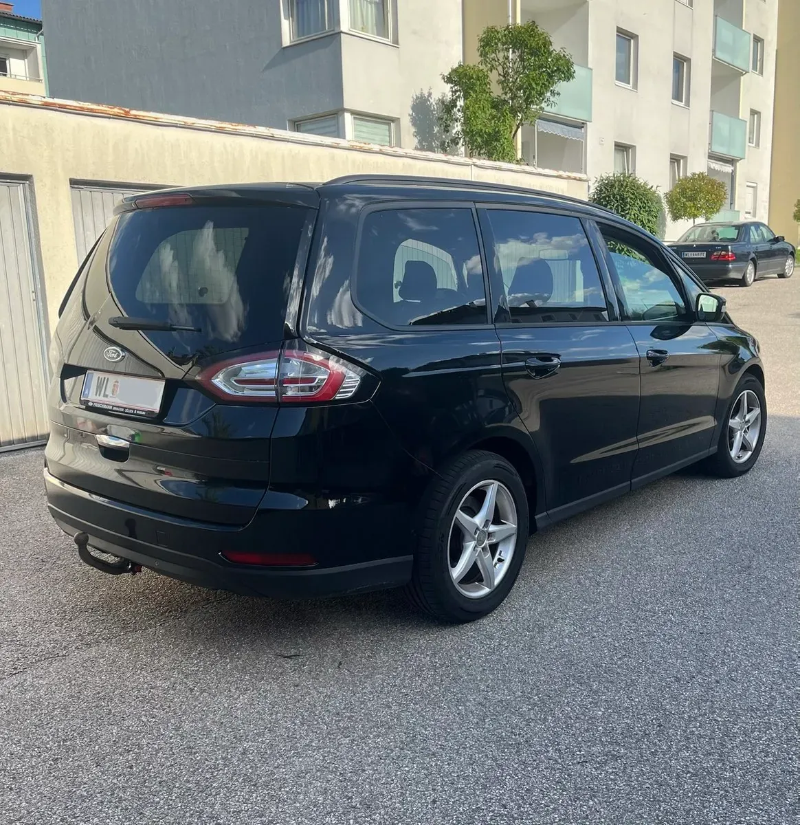 Ford Galaxy 2017 photo 3