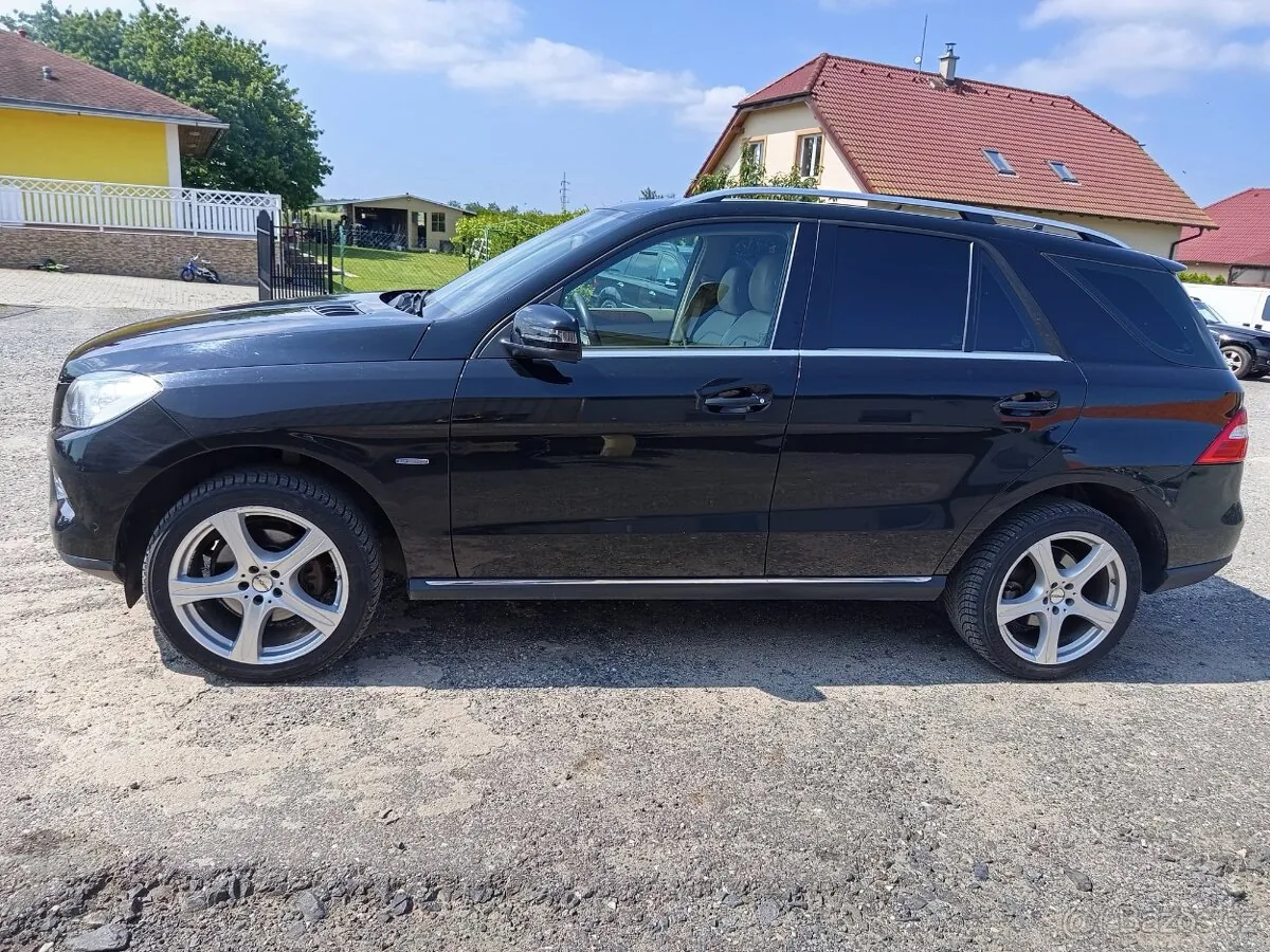 Mercedes-Benz Ml Class 2012 photo 2