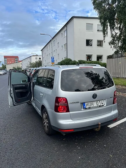 Volkswagen Touran 2009 photo 2