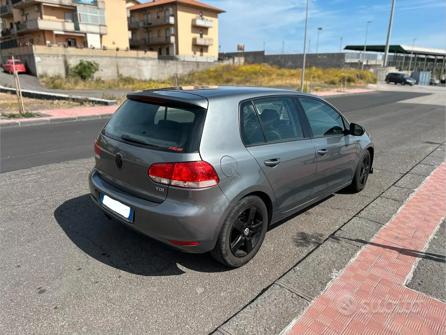 Volkswagen Golf 2010 photo 2