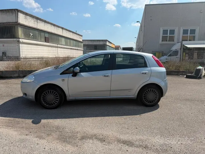 Fiat Grande Punto 2008 photo 4
