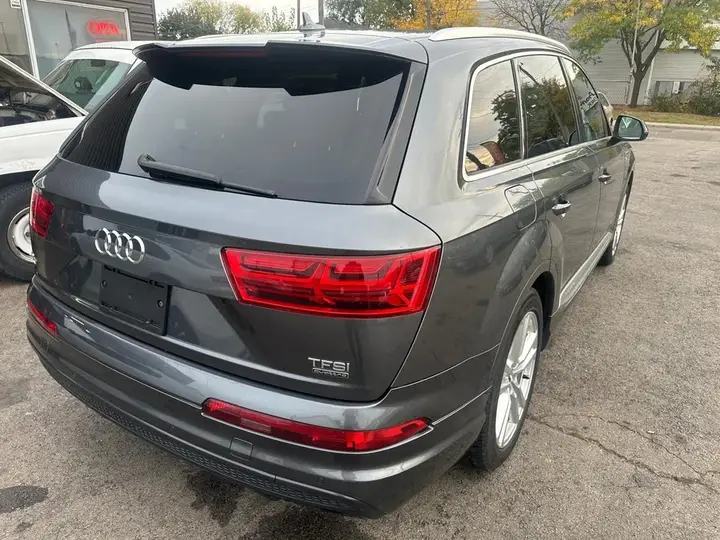 Audi Q7 2017 photo 2