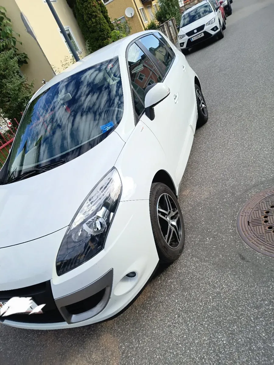Renault Scenic 2011 photo 2