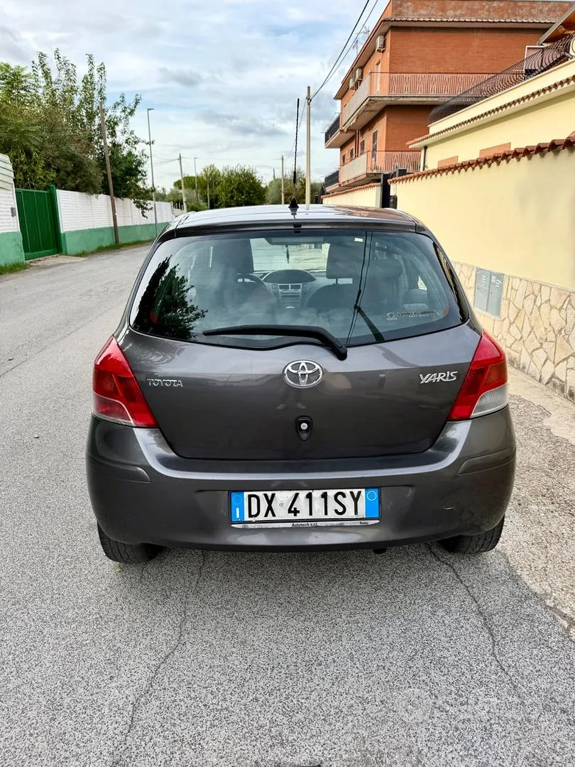 Toyota Yaris 2010 photo 5