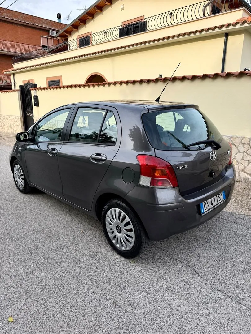 Toyota Yaris 2010 photo 4