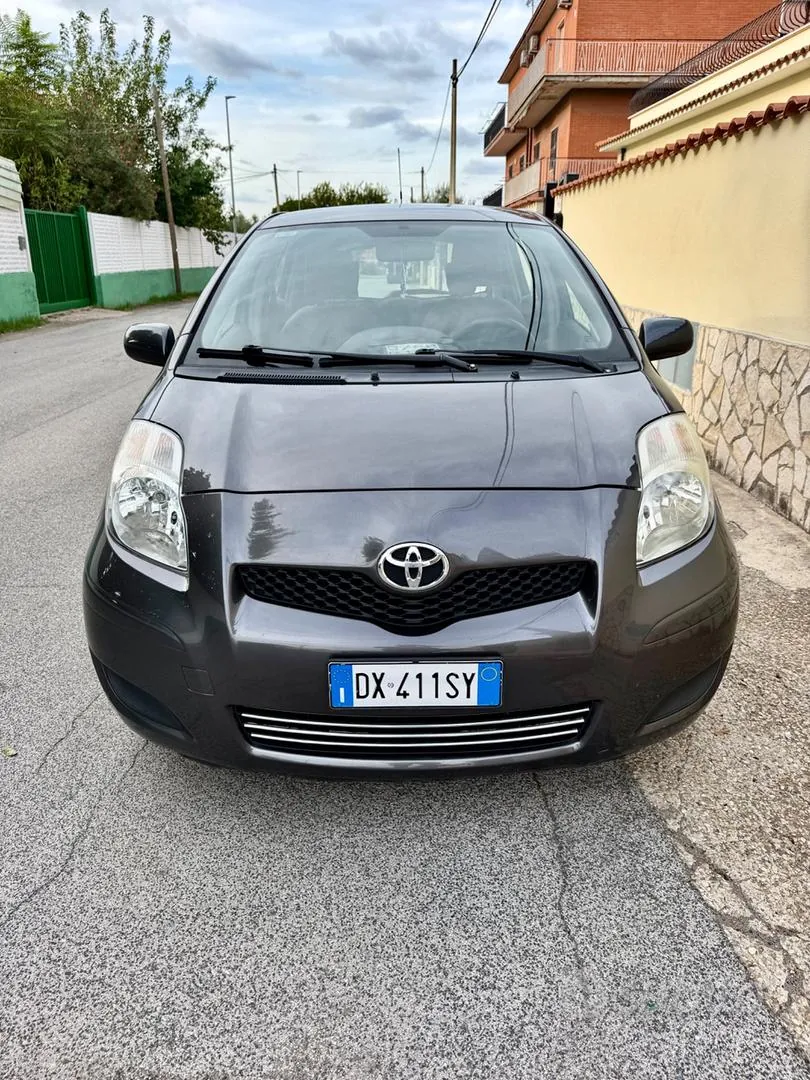 Toyota Yaris 2010 photo 2