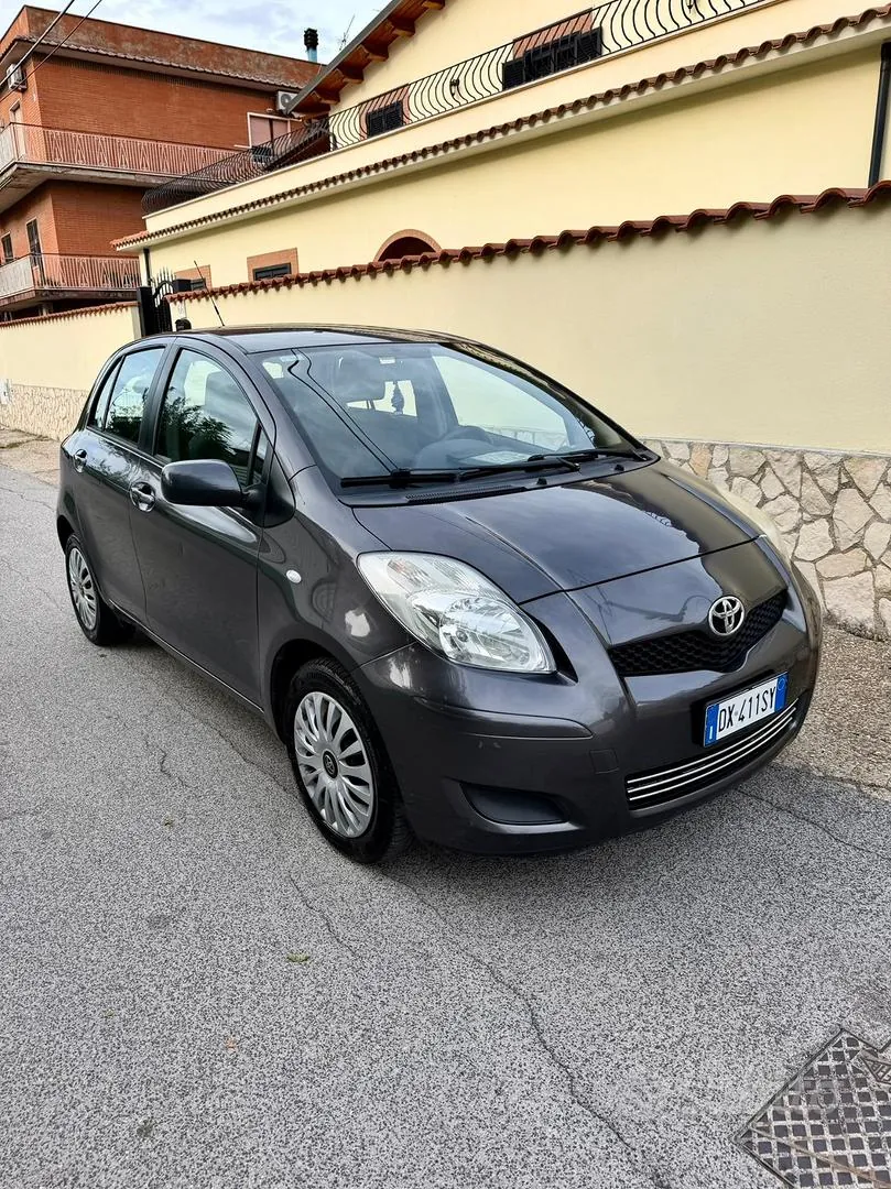Toyota Yaris 2010 photo 3