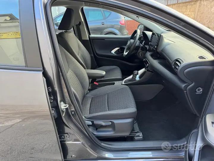 Toyota Yaris 2023 photo 4