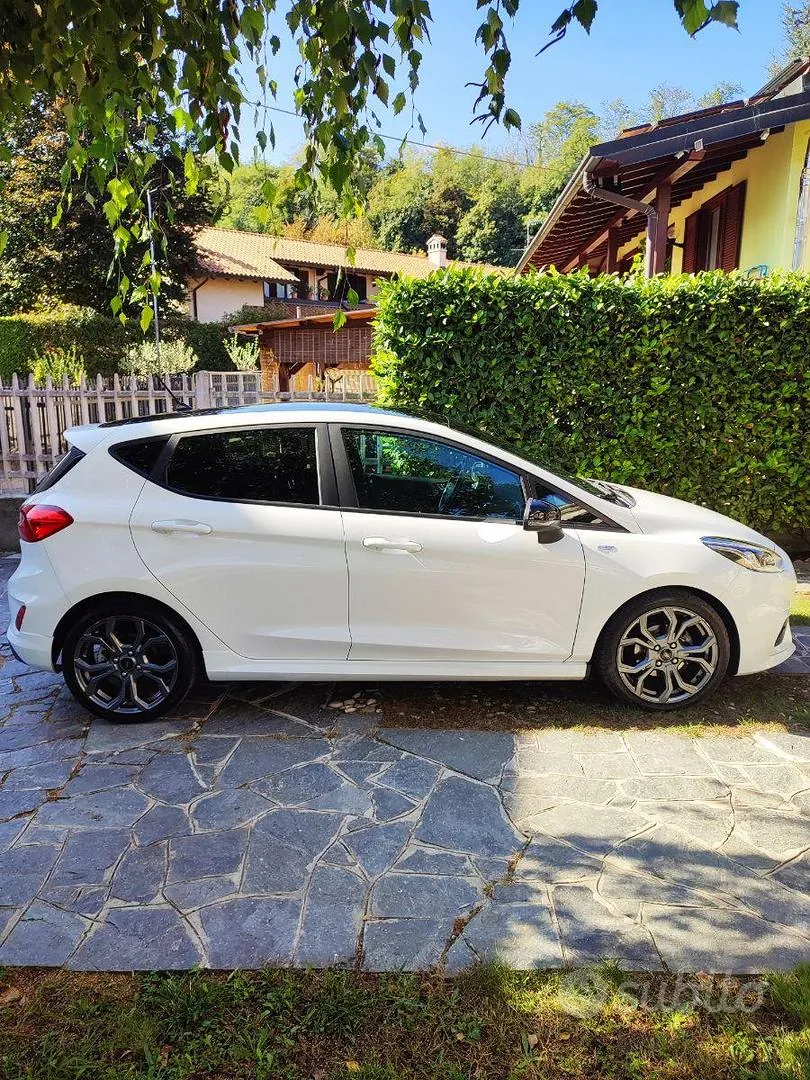 Ford Fiesta 2018 photo 2