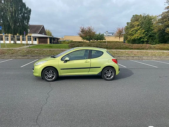 Peugeot 207 2006 photo 3