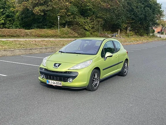 Peugeot 207 2006 photo 2