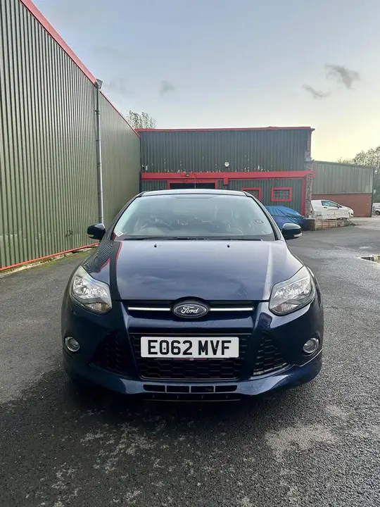 Ford Focus 2012 photo 2