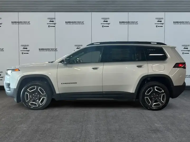 Jeep Cherokee 2026 photo 2