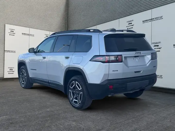 Jeep Cherokee 2026 photo 3