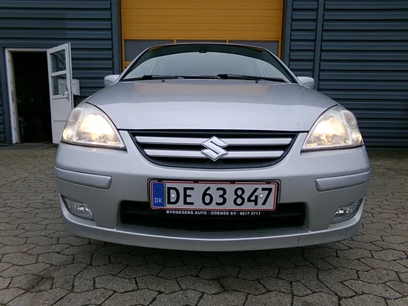 Suzuki Liana