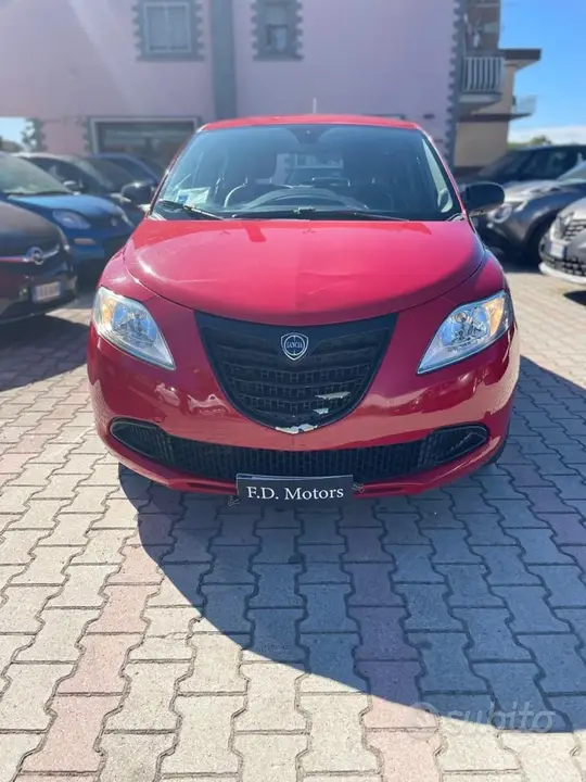 Lancia Ypsilon 2015 photo 2