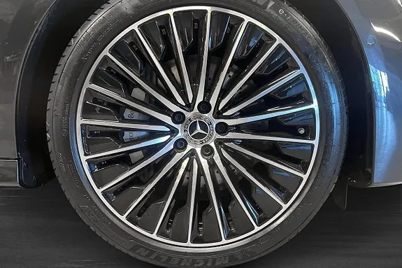 Mercedes-Benz E300 De 2026 photo 5