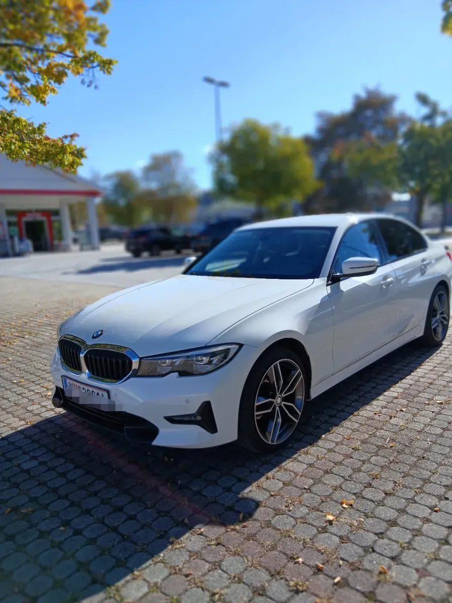 BMW 3 Series 2019 photo 3
