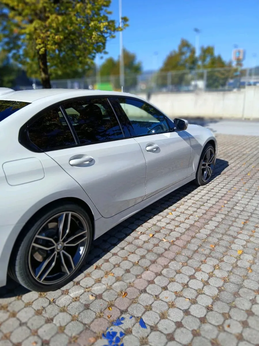 BMW 3 Series 2019 photo 2