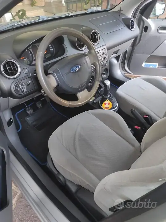 Ford Fiesta 2000 photo 5