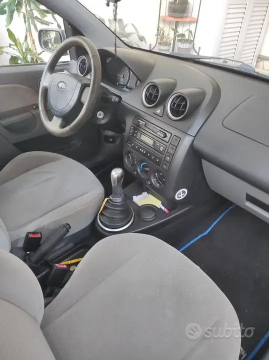 Ford Fiesta 2000 photo 3