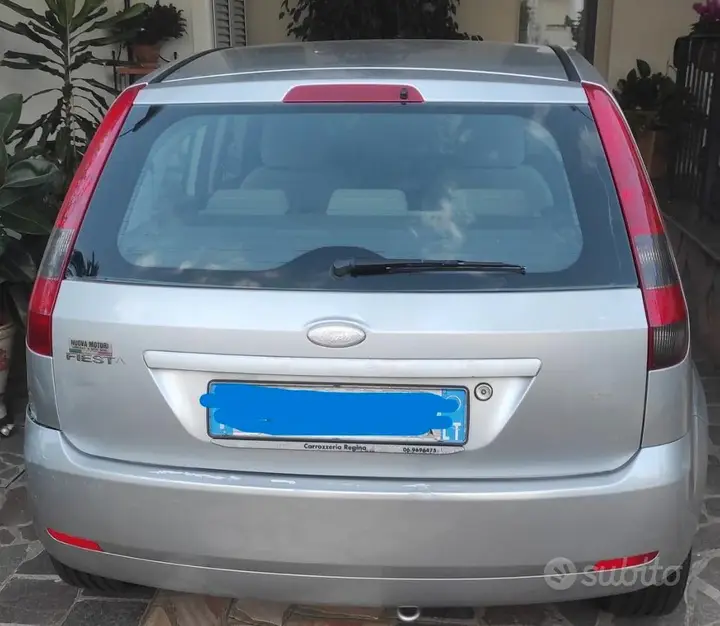 Ford Fiesta 2000 photo 2