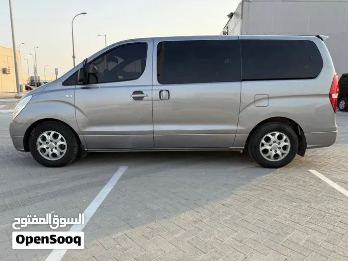 Hyundai Starex H1 2013 photo 2