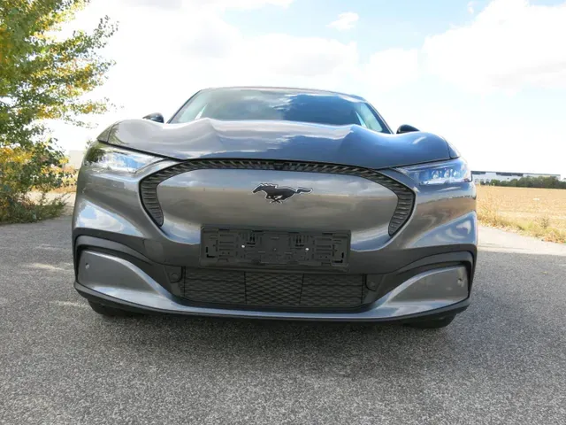Ford Mustang Mach-E 2023 photo 2