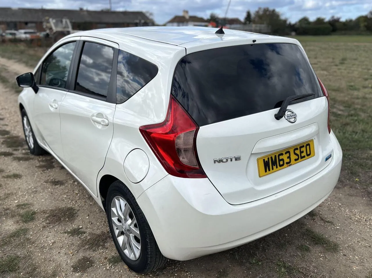 Nissan Note 2014 photo 4
