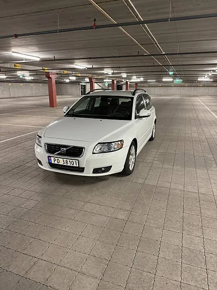 Volvo V50 2010 photo 2