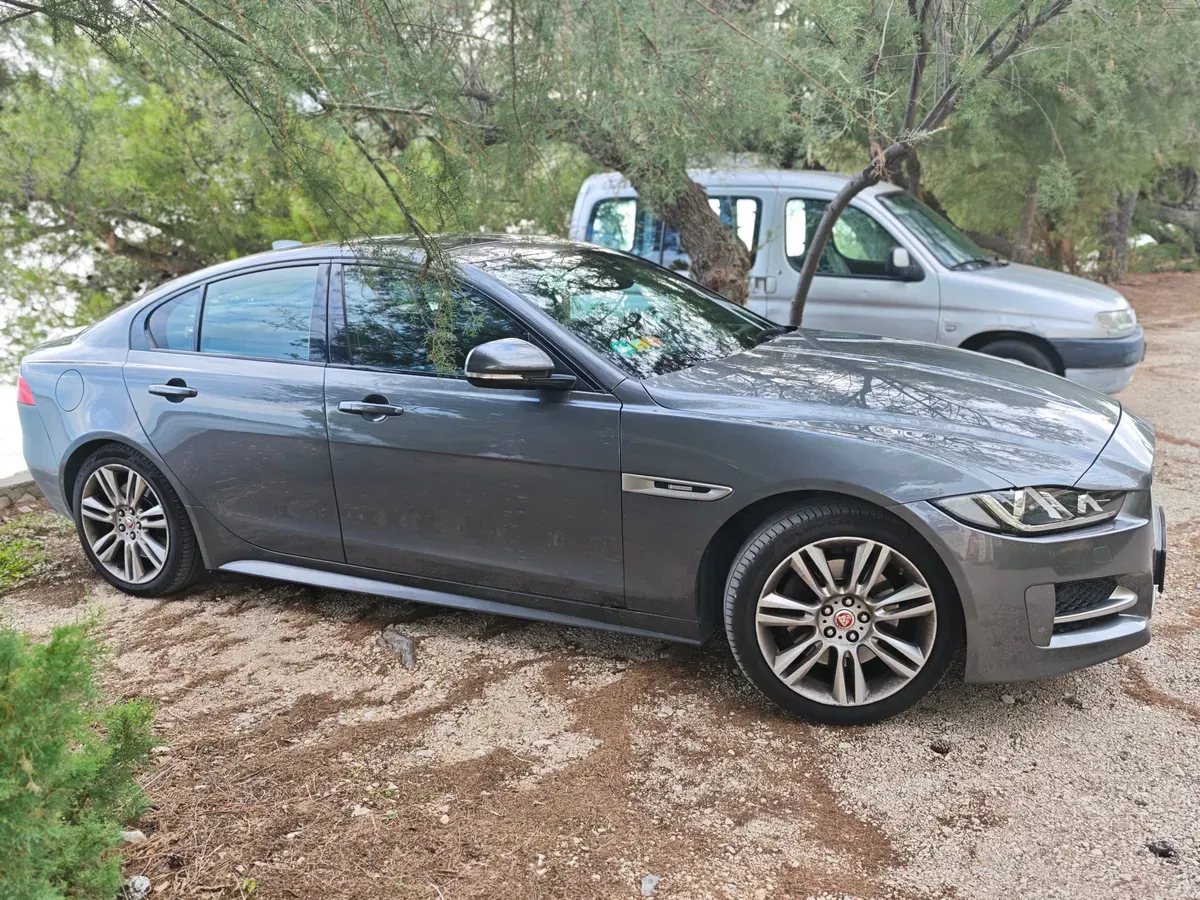 Jaguar Xe 2017 photo 3