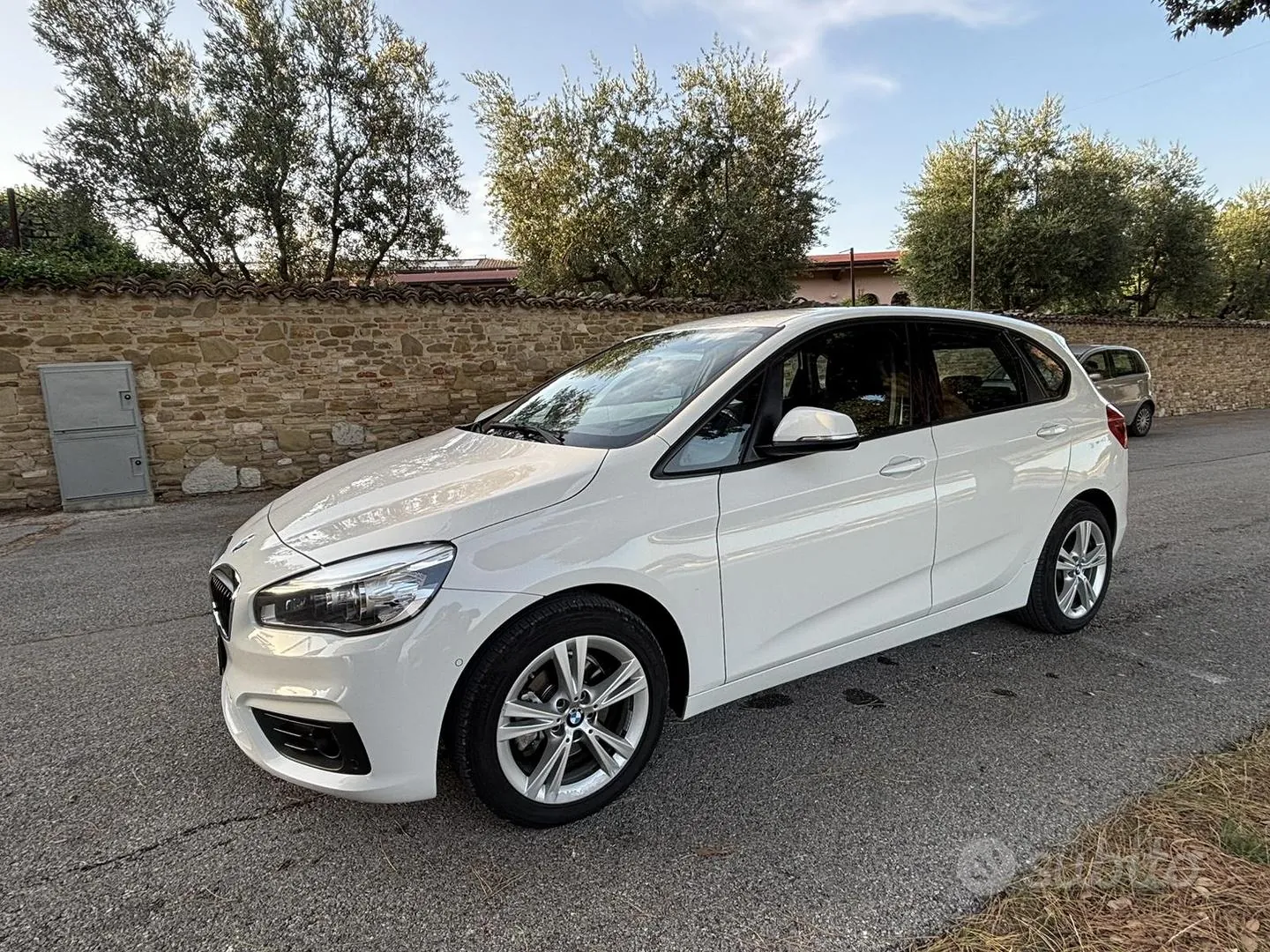 BMW 2 Series Active Tourer 2016 photo 2